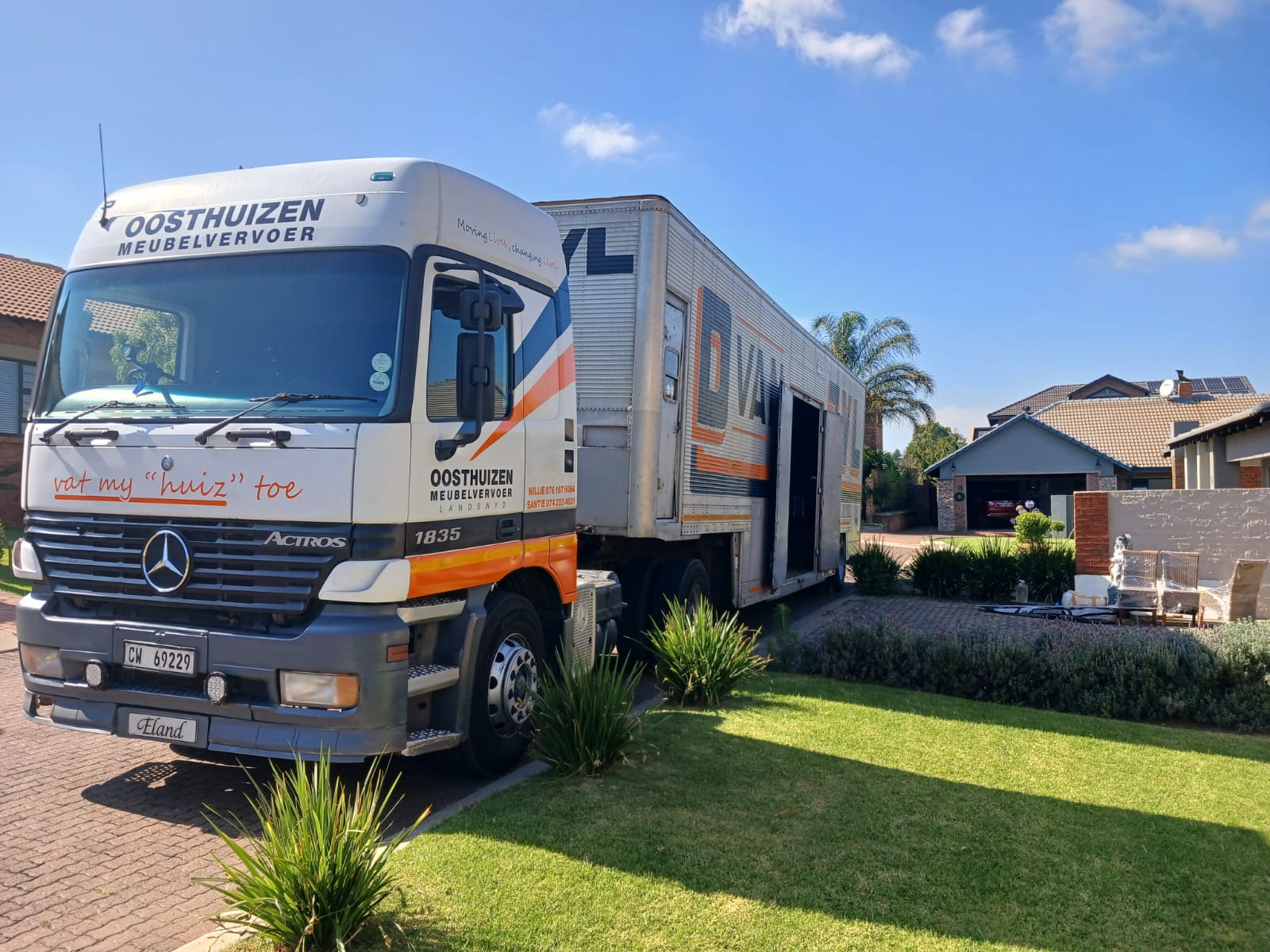 Oosthuizen Meubelvervoer se Mercedes Actros vragmotor